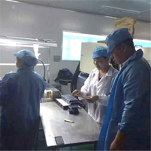 客戶來注塑車間